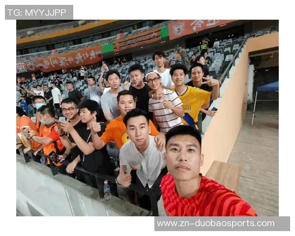 果辉足球：激情与梦想交织的绿茵场上演绎青春风采与团队精神